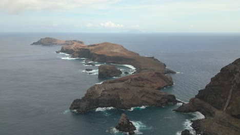Imágenes-De-Drones-4k---Miradouro-Do-Furado---Ilha-Da-Madeira---Portugal