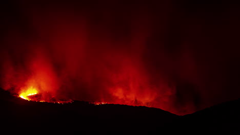 Wildfire-burning-the-land-during-the-night