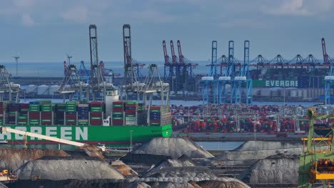The-massive-Maasvlakte-man-made-port
