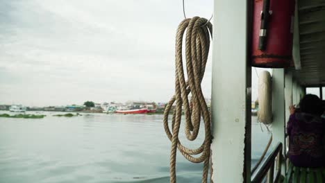 Unused-hanging-rope-at-the-side-of-a-moving-boat,-static