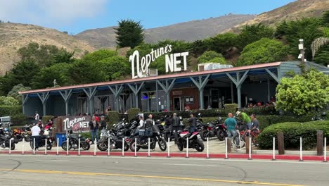 Neptune&#39;s-Net-Am-Pacific-Coast-Highway-In-Malibu-Ist-Ein-Beliebter-Treffpunkt-Für-Biker-Und-Meeresfrüchte