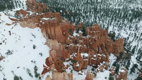 Unique-Rock-Formations-In-Bryce-Canyon-National-Park-During-Winter-In-Utah,-USA---aerial-shot