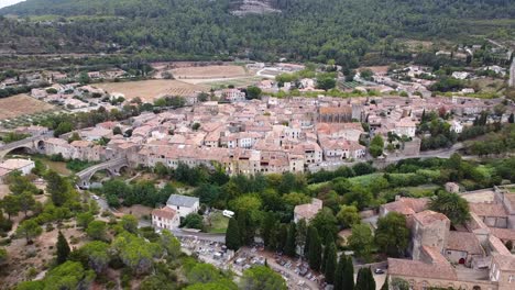 Pequeña-Ciudad-Medieval-En-El-Sur-De-Francia-|-Antena-De-Alta-Definición
