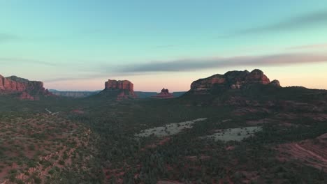 The-Red-Rocks-Of-Sedona,-Arizona-In-USA---aerial-drone-shot