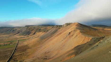 Mount-Eystrahorn-in-the-Krossasnesfjall-mountain-range,-East-Iceland