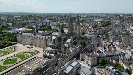 Schwenk-Luftaufnahme-Der-Abtei-Von-Saint-Etienne,-Caen,-Frankreich