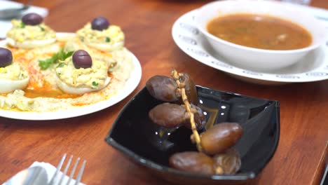 Nahaufnahme-Einer-Vielzahl-Von-Speisen-Während-Des-Ramadan-Iftar-Essens