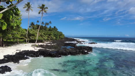 Ein-Klassischer-Tropischer-Blick-Auf-Die-Küste-Der-Pazifikinsel-Samoa
