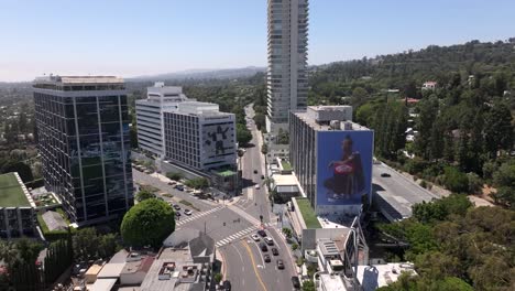 Ascending-aerial-view-of-Sunset-Boulevard-in-Beverly-Hills,-Los-Angeles,-California