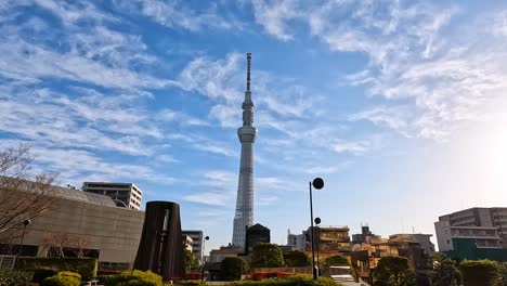 Paisaje-Urbano-De-Tokio-Skytree-Con-Un-Hermoso-Día-De-Cielo-Azul