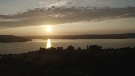 Drone-flight-records-the-sunrise-outside-the-lakeside-town-of-Bellevue,-Washington