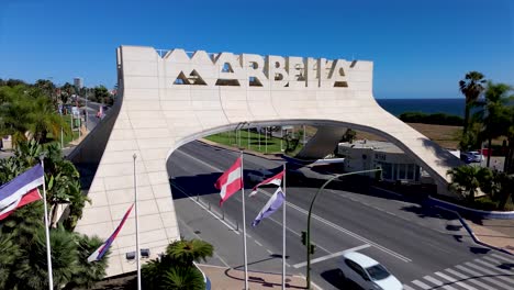 static-shot-of-the-Marbella-sign,-also-known-as-the-Marbella-arch