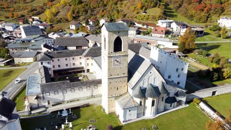 Kloster-Muestair,-Drohne,-Alpen,-Unesco,-Weltkulturerbe,-Filmisch,-Dokumentarfilm,-Schön,-Herbst,-Geschichte