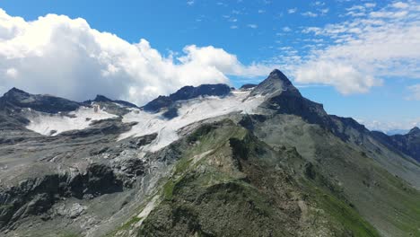 Increíble-Belleza-De-Picos-Montañosos-Y-Glaciares-De-Valmalenco-En-Temporada-De-Verano,-Valtellina-En-El-Norte-De-Italia