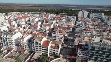 Vista-Panorámica-De-La-Playa-Praia-De-Monte-Gordo-Cerca-De-La-Ciudad-De-Monte-Gordo-En-El-Este-De-Algarve,-Portugal