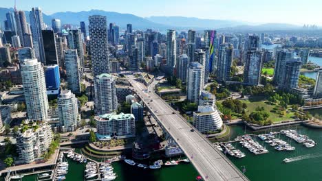 Granville-Bridge-Und-Die-Wolkenkratzer-Der-Innenstadt-Von-Vancouver-An-Einem-Sonnigen-Tag-In-BC,-Kanada
