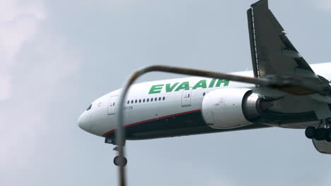 EVA-Air-prepare-for-Landing-at-Suvarnabhumi-Airport,-Thailand