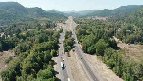 A-drone-aerial-of-a-freeway-in-the-Pacific-Northwest-of-Oregon,-USA
