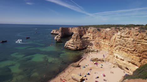 Flug-über-Praia-Da-Marinha-An-Der-Algarve,-Portugal