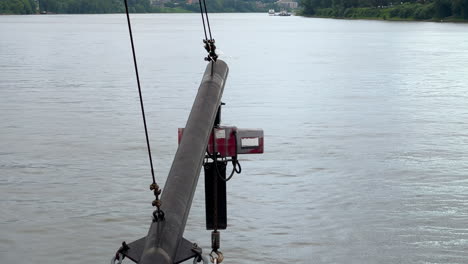 Vista-Desde-El-Crucero-Fluvial-En-Newport,-Kentucky,-Ohio-River,-EE.UU.---POV