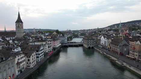 Traveling-Shot-over-Limmat-River-in-Zurich,-Switzerland