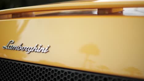 Insignia-Del-Logotipo-Cromado-Lamborghini-Amarillo