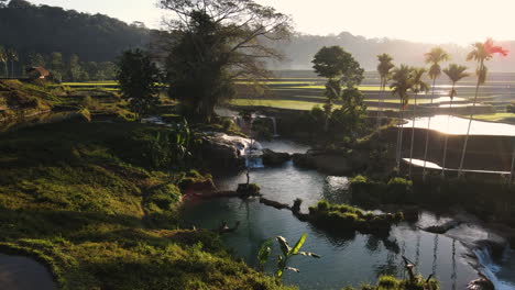 Weekacura-Wasserfälle-Bei-Sonnenaufgang-Auf-Der-Insel-Sumba,-Indonesien
