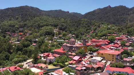 Mineral-del-Chico,-aerial-views-of-the-charming-Pueblo-Mágico-of-Hidalgo-and-the-Purísima-Concepción-Parish