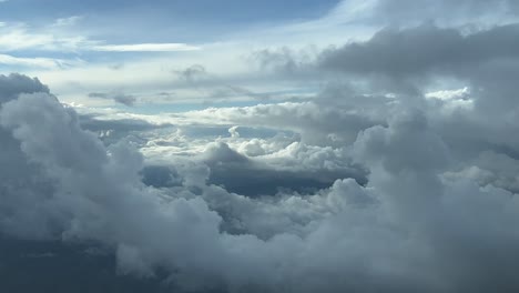 Cloudscape-shot-from-a-jet-cabin,-an-unique-pilot’s-perspective