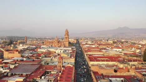Stunning-view-of-the-historic-center-of-Morelia,-Flying-over-Francisco-I-Madero-Avenue,-Michoacan