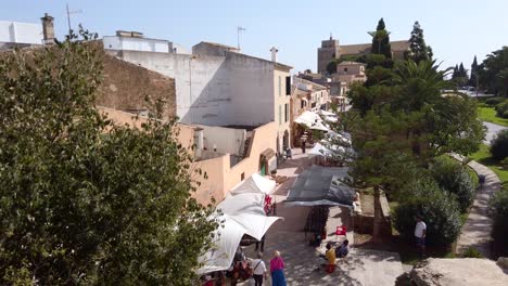 Outdoor-market-in-a-pedestrian-street-of-the-Old-Town-of-Alcúdia