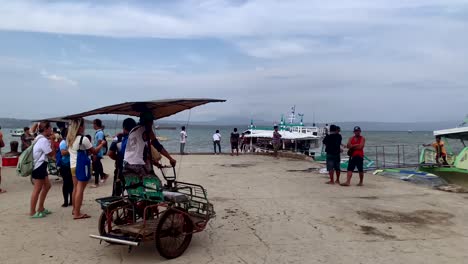People-are-gathering-at-the-port-to-travel-back-and-forth-to-Gargen-city-of-Samal-island