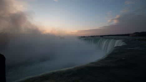 Zeitraffer-Des-Sonnenaufgangs-An-Den-Horseshoe-Falls-Von-Niagara