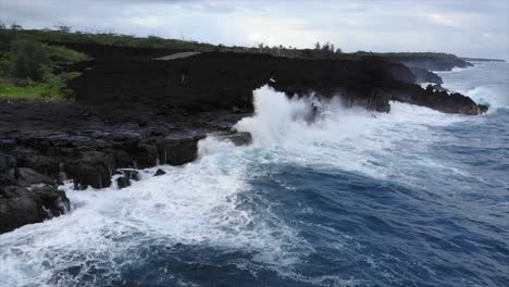 Stationary-pov-of-waves-meeting-cliffs-of-recent-volcanic-flow