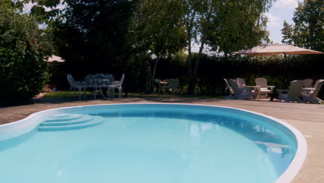 Blue-pool-in-garden-party-summer