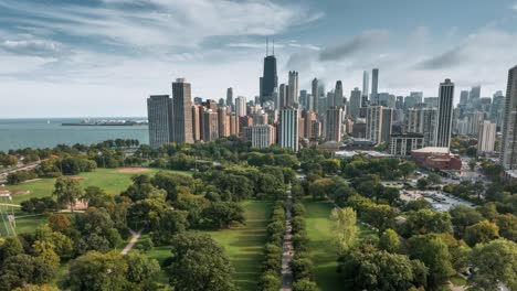 Chicago-Lincoln-Park-with-foggy-cityscape-aerial