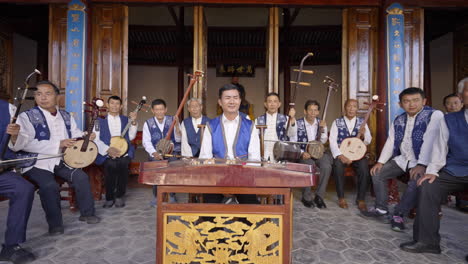 Grupo-Minoritario-étnico-Bai-Interpretando-Música-En-Yunnan,-China