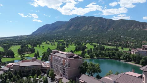 Drone-reveal-beautiful-scenic-landscape-over-The-Broadmoor-hotel-in-Colorado-Springs