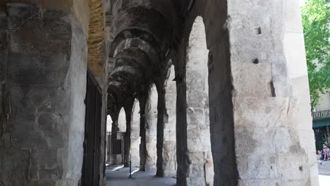 Die-Gewölbe-Der-Korridore-Der-Arenes-De-Nîmes