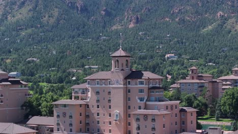 The-Broadmoor-luxury-hotel-building,-drone-close-up