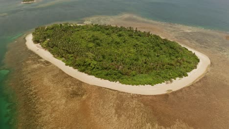 Tropische-Insel-Auf-Den-Philippinen-Mit-Unberührtem-Weißem-Küstensand-Und-Rosa-Stränden