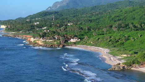 Picturesque-coastline-in-Barahona,-Dominican-Republic,-telephoto-aerial-waves