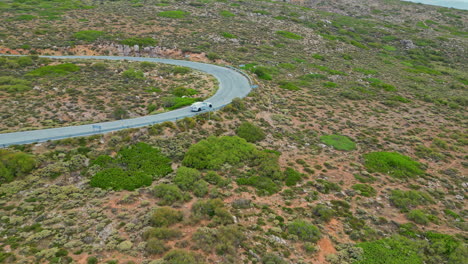 Conduciendo-Por-La-Autopista-A-Través-Del-Parque-Nacional-De-Sierra-Nevada-En-España