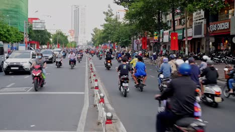 La-Pura-Comodidad-Y-Fácil-Maniobrabilidad-Han-Hecho-De-La-Motocicleta-Un-Medio-De-Transporte-Muy-Preferido-En-La-Ciudad-De-Ho-Chi-Minh.