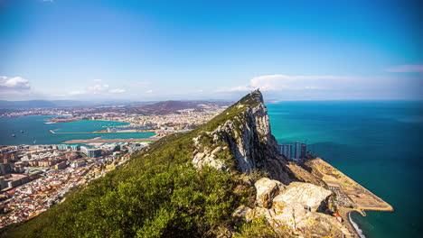Zeitrafferansicht-Des-Felsens-Von-Gibraltar-Von-Der-Bergstation-Der-Gibraltar-Seilbahn