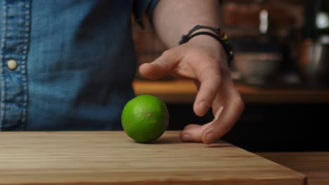 Tracking-Video-über-Spaß-In-Der-Küche-Mit-Limette