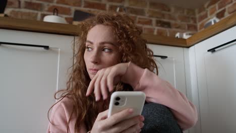 Close-up-and-handheld-video-of-anxious-young-caucasian-woman-using-mobile-phone.