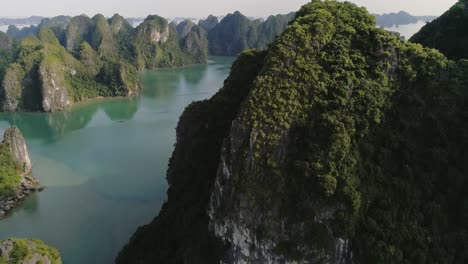 Tilt-up-video-shows-of-Halong-Bay-in-Vietnam