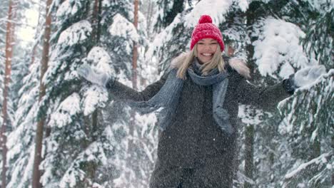 Girl-having-fun-with-snow