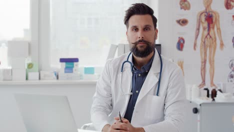 Handheld-video-shows-of-male-doctor-in-doctor’s-office